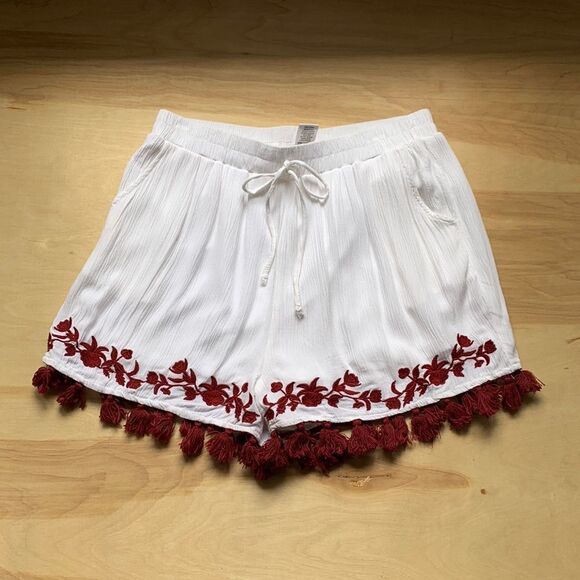 Dizzy Lissy White Shorts - Picture 1 of 10